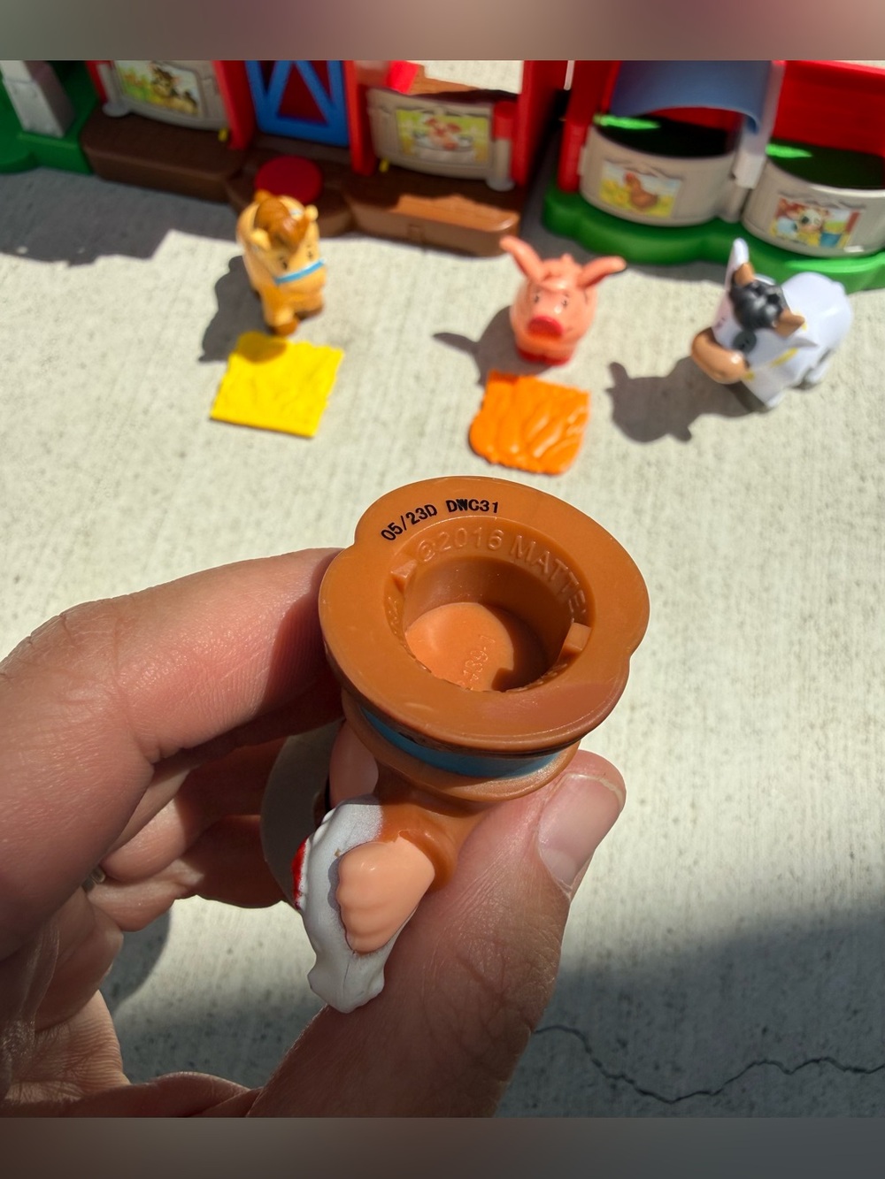 Fisher-Price Little People Caring for Animals Farm Play Set with Figurines - Picture 6 of 11